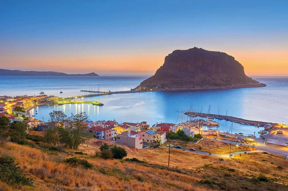 web_DEC276.greek_wine_regions.kw85wr_credit_jan_wlodarczyk_alamy_stock_photo-920x609